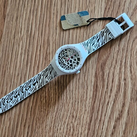 Reebok Unisex Wristwatch White/Black Rubber Strap Analog Quartz Wrist Watch - Picture 8 of 9